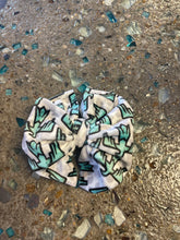 Load image into Gallery viewer, BS Shredded 5in Bow
