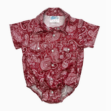 Load image into Gallery viewer, Maroon Paisley Ss Pearl Snap
